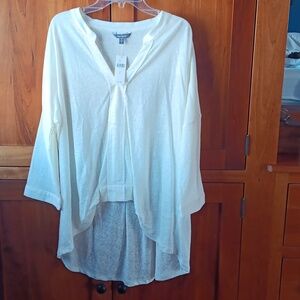 ANTHROPOLOGIE BLUE TASSEL: V Neck Tee